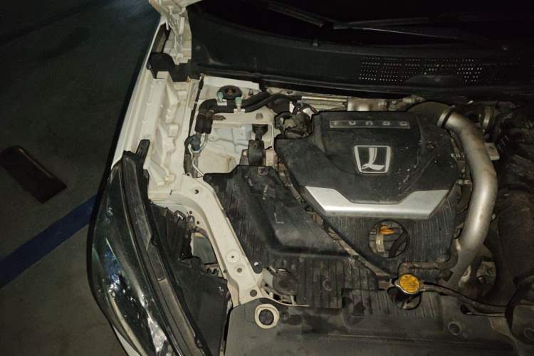Used Luxgen U6 SUV 2015 1.8T ZhiZun Model Engine Bay Right