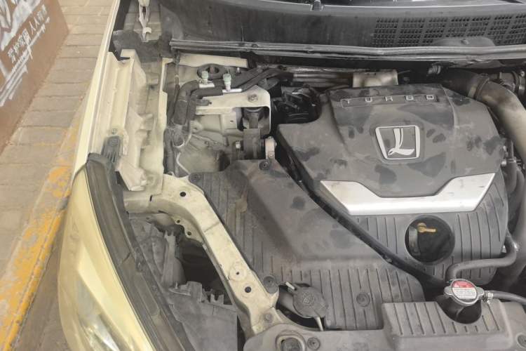 Used Luxgen U6 SUV 2015 1.8T ZhiZun Model Engine Bay Right