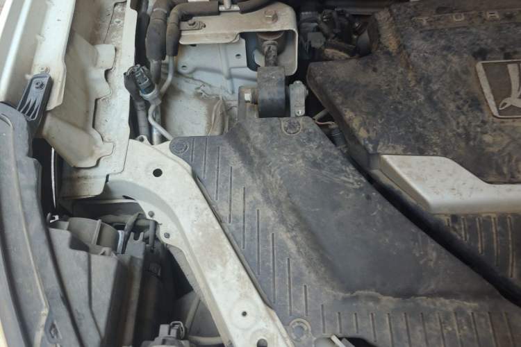 Used Luxgen U6 SUV 2015 1.8T New Creation Type Engine Bay Right