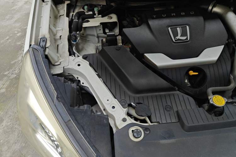 Used Luxgen U6 SUV 2015 1.8T Fashion Edition Engine Bay Right