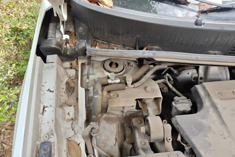 Used Luxgen U6 SUV 2015 1.8T Enhanced Charm Edition Engine Bay Right