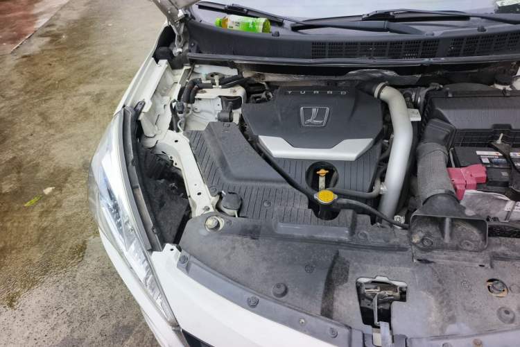 Used Luxgen U6 SUV 2015 1.8T ZhiZun Model Engine Bay Right