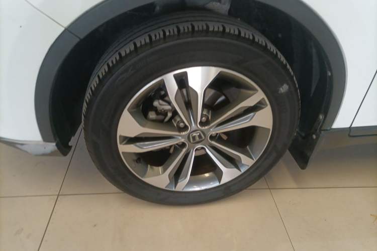 Used Luxgen U6 SUV 2015 1.8T Charm Model Exterior 4