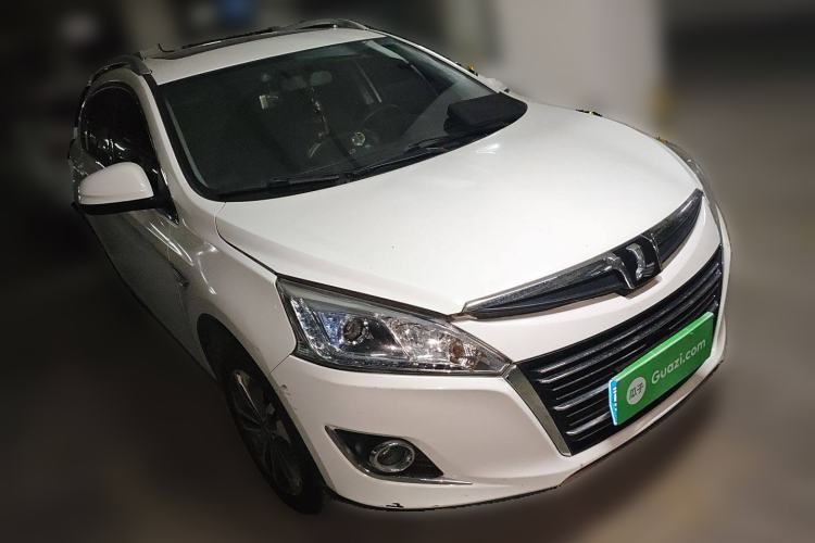 Used Luxgen U6 SUV 2015 1.8T Fashion Edition Front Right 45 Deg