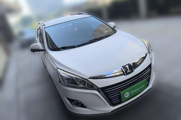Used Luxgen U6 SUV 2015 1.8T New Innovation Upgrade Front Right 45 Deg