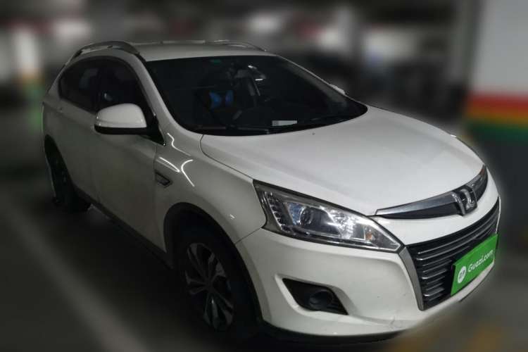 Used Luxgen U6 SUV 2015 1.8T New Innovation Upgrade Front Right 45 Deg