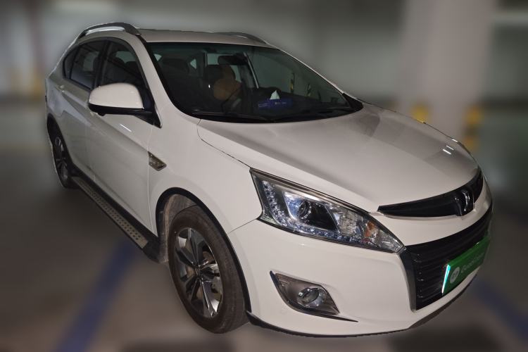 Used Luxgen U6 SUV 2015 1.8T ZhiZun Model Front Right 45 Deg