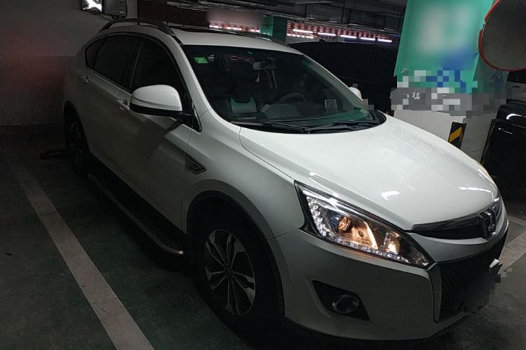 Used Luxgen U6 SUV 2015 1.8T Fashion Edition Front Right 45 Deg