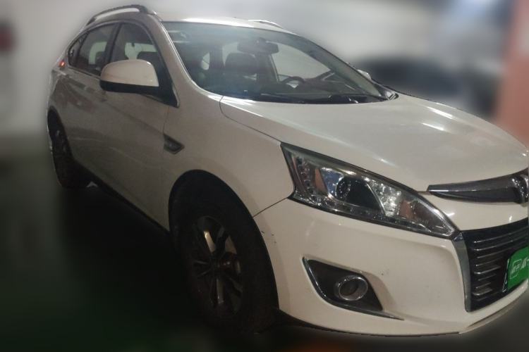 Used Luxgen U6 SUV 2015 1.8T Fashion Edition Front Right 45 Deg