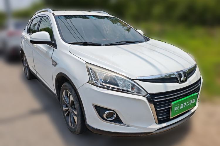 Used Luxgen U6 SUV 2015 1.8T Fashion Edition Front Right 45 Deg