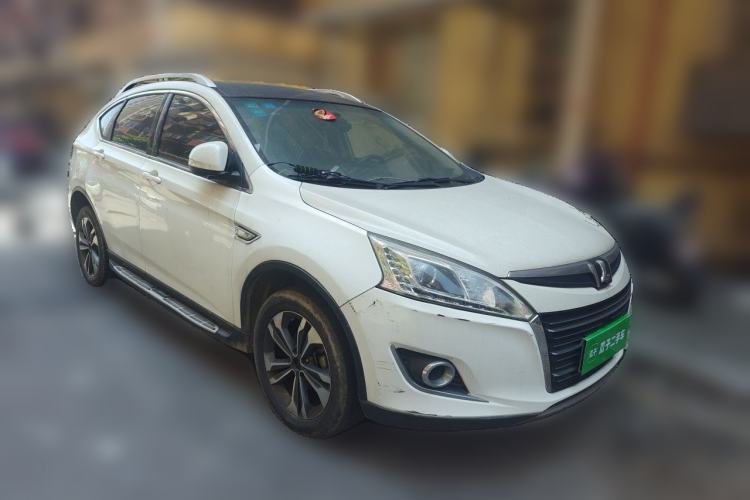 Used Luxgen U6 SUV 2015 1.8T New Creation Type Front Right 45 Deg
