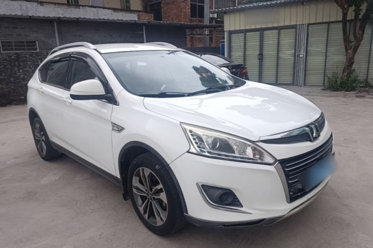 Used Luxgen U6 SUV 2015 1.8T Charm Model Front Right 45 Deg