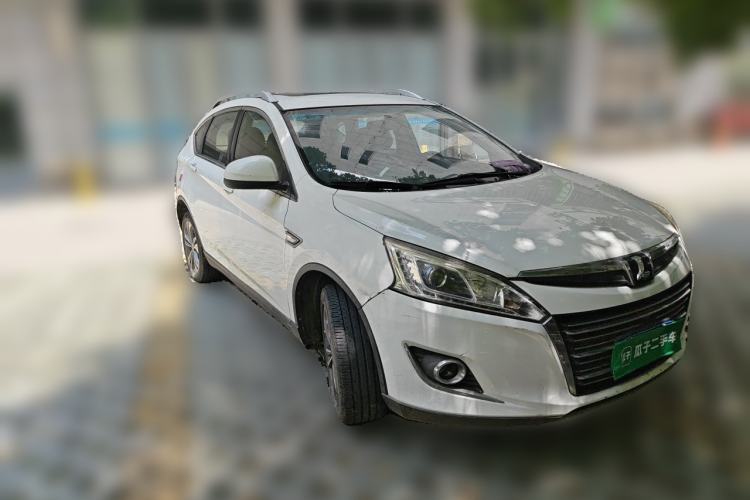 Used Luxgen U6 SUV 2015 1.8T Fashion Edition Front Right 45 Deg