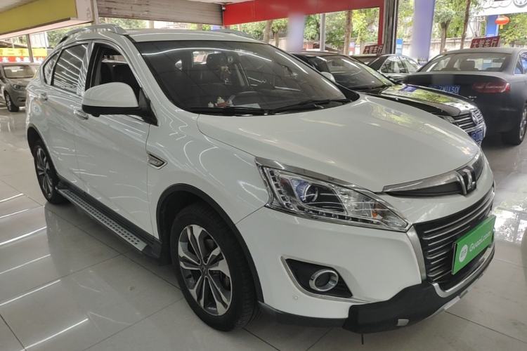 Used Luxgen U6 SUV 2015 1.8T ZhiZun Model Front Right 45 Deg