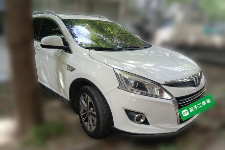 Used Luxgen U6 SUV 2015 1.8T Fashion Edition Front Right 45 Deg
