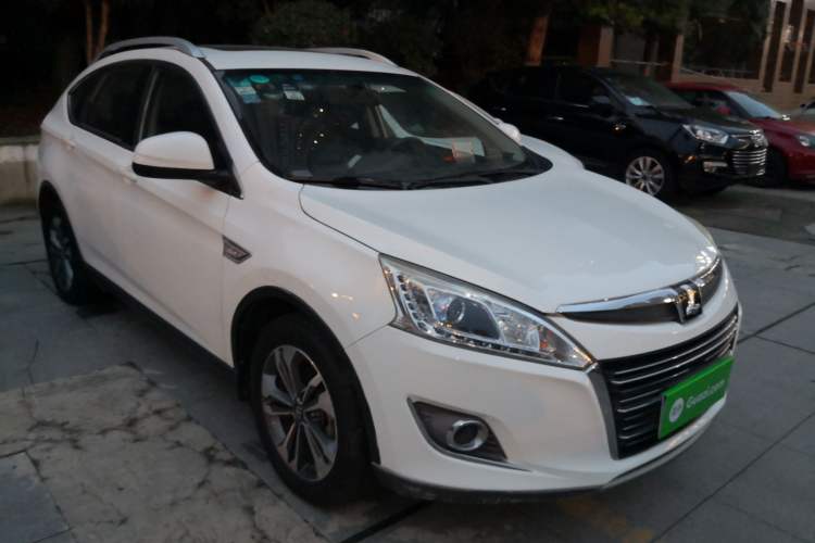 Used Luxgen U6 SUV 2015 1.8T Fashion Edition Front Right 45 Deg