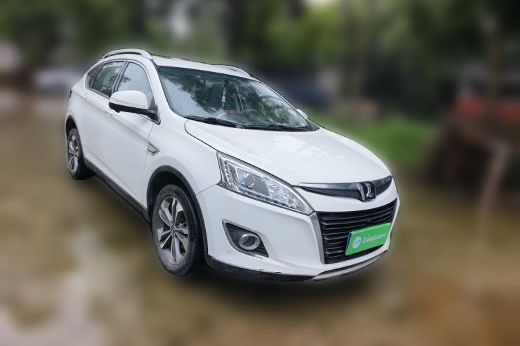 Used Luxgen U6 SUV 2015 1.8T ZhiZun Model Front Right 45 Deg