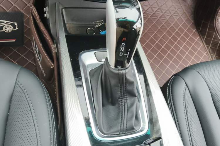 Used Luxgen U6 SUV 2015 1.8T Fashion-Upgraded Model Gear Lever