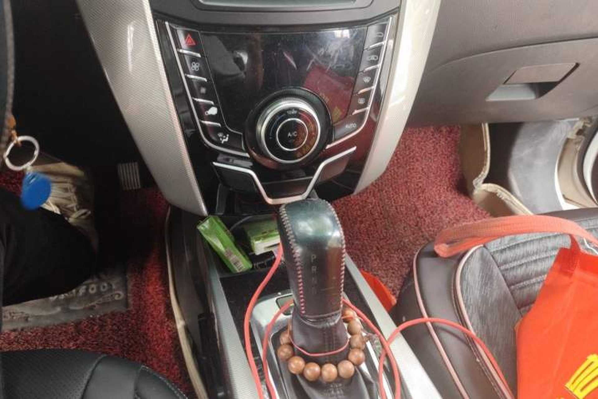 Used Luxgen U6 SUV 2015 1.8T Fashion Edition Gear Lever