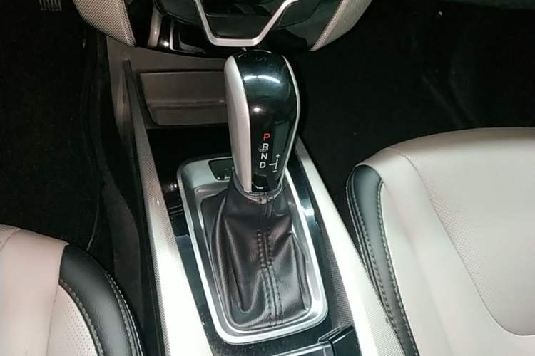 Used Luxgen U6 SUV 2015 1.8T Fashion Edition Gear Lever