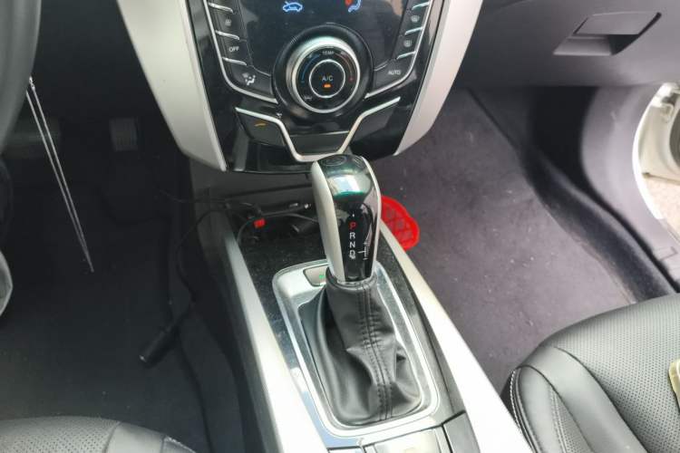 Used Luxgen U6 SUV 2015 1.8T Fashion Edition Gear Lever