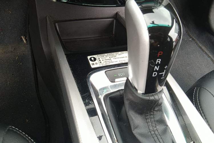 Used Luxgen U6 SUV 2015 1.8T ZhiZun Model Gear Lever