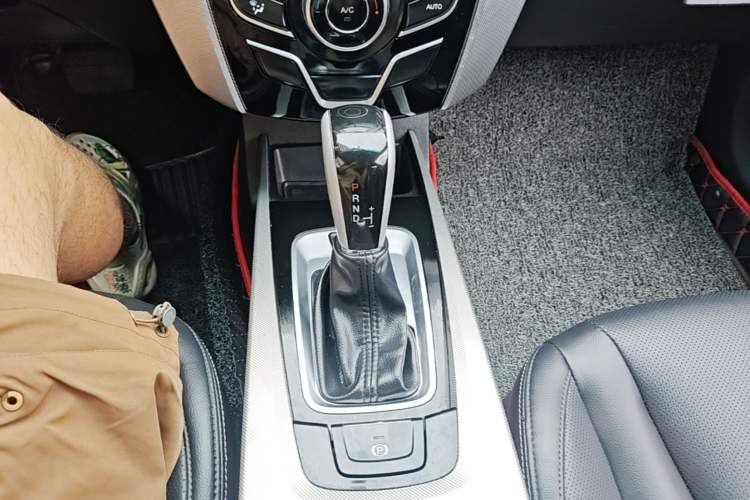 Used Luxgen U6 SUV 2015 1.8T Enhanced Charm Edition Gear Lever