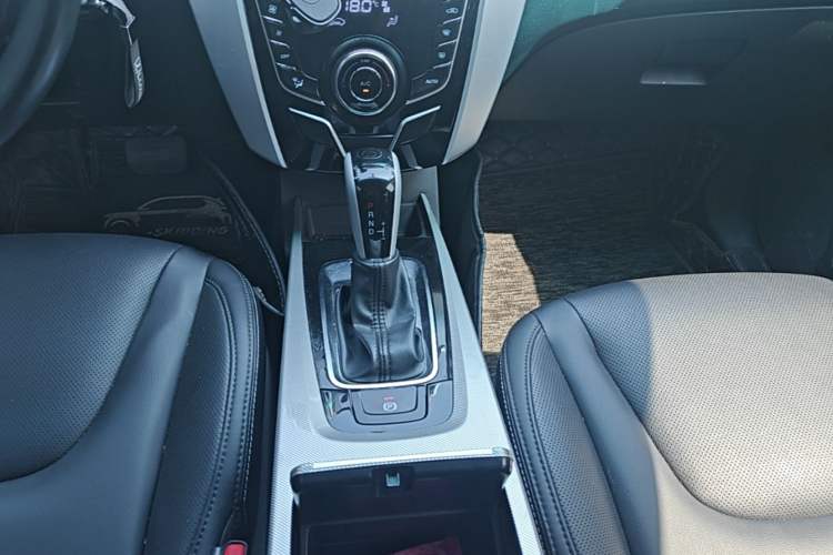 Used Luxgen U6 SUV 2015 1.8T Fashion Edition Gear Lever