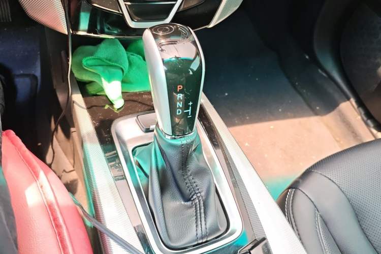 Used Luxgen U6 SUV 2015 1.8T Fashion Edition Gear Lever