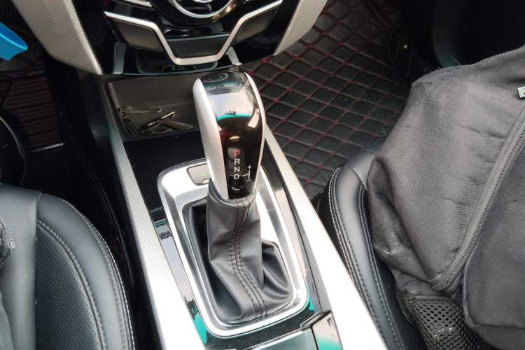 Used Luxgen U6 SUV 2015 1.8T Fashion Edition Gear Lever