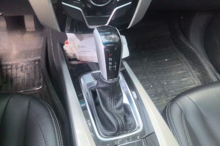 Used Luxgen U6 SUV 2015 1.8T Fashion Edition Gear Lever