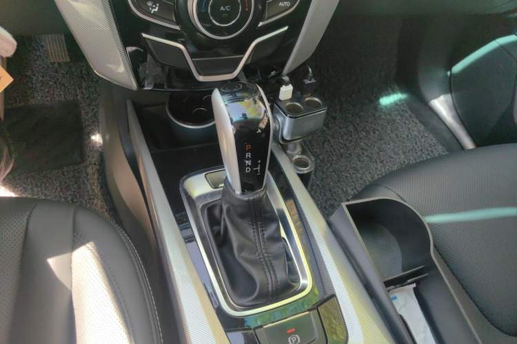 Used Luxgen U6 SUV 2015 1.8T Fashion Edition Gear Lever