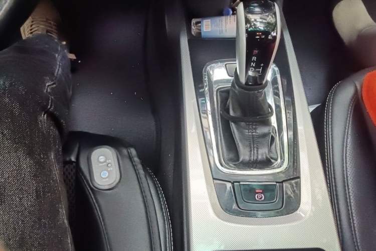 Used Luxgen U6 SUV 2015 1.8T Fashion Edition Gear Lever