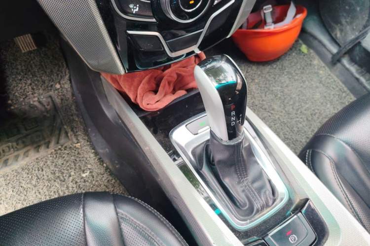 Used Luxgen U6 SUV 2015 1.8T Fashion Edition Gear Lever