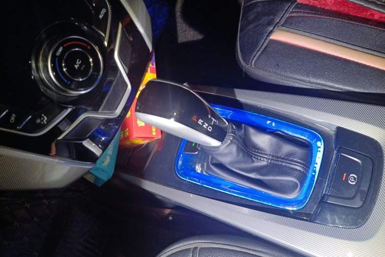 Used Luxgen U6 SUV 2015 1.8T Fashion-Upgraded Model Gear Lever