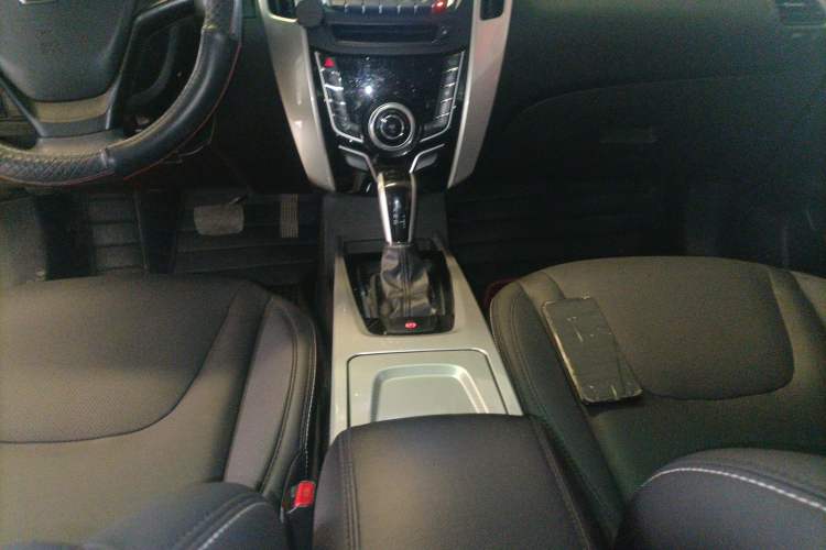 Used Luxgen U6 SUV 2015 1.8T Charm Model Gear Lever