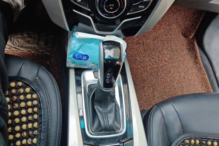 Used Luxgen U6 SUV 2015 1.8T Fashion Edition Gear Lever