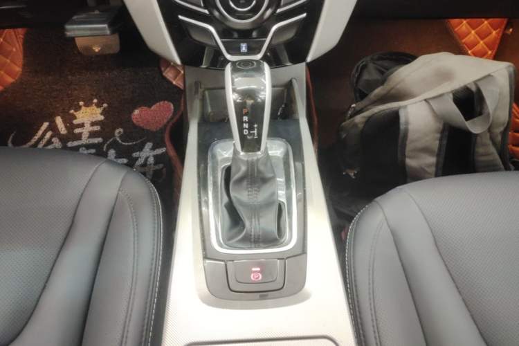 Used Luxgen U6 SUV 2015 1.8T ZhiZun Model Gear Lever