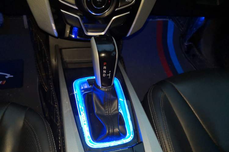 Used Luxgen U6 SUV 2015 1.8T Fashion Edition Gear Lever