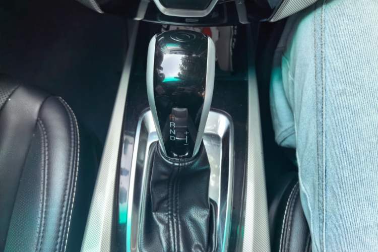 Used Luxgen U6 SUV 2015 1.8T Fashion Edition Gear Lever