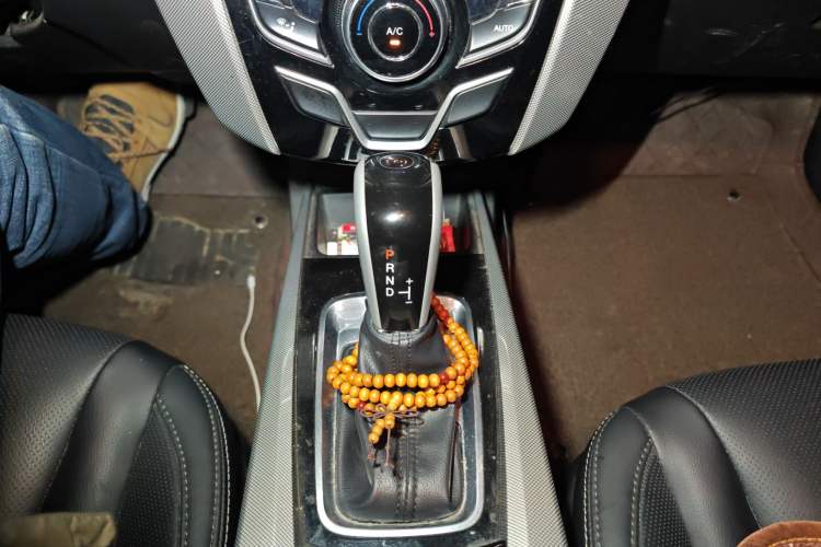 Used Luxgen U6 SUV 2015 1.8T Charm Model Gear Lever