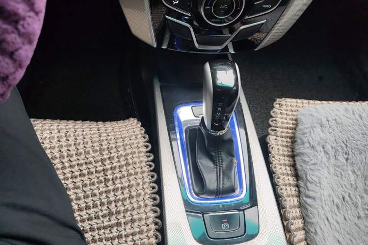 Used Luxgen U6 SUV 2015 1.8T Fashion-Upgraded Model Gear Lever