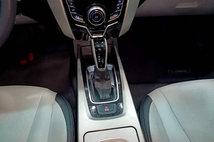 Used Luxgen U6 SUV 2015 1.8T Enhanced Charm Edition Gear Lever