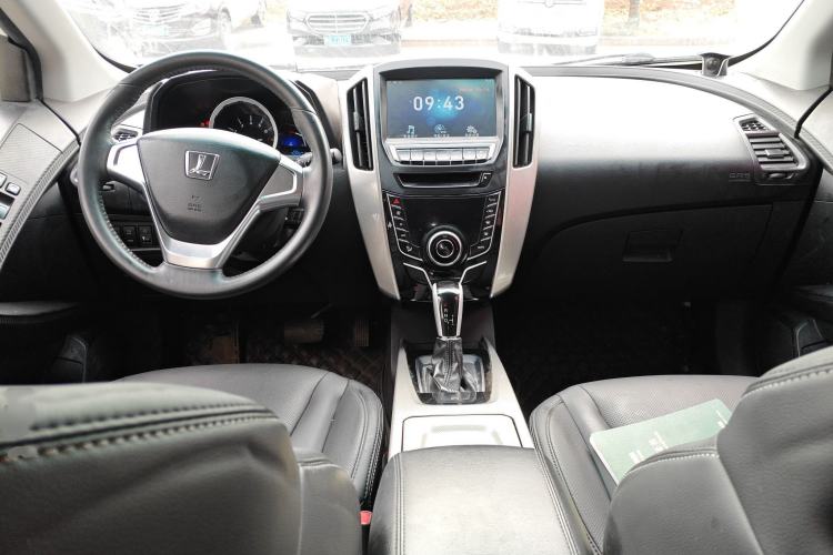 Used Luxgen U6 SUV 2015 1.8T Fashion Edition Interior 2