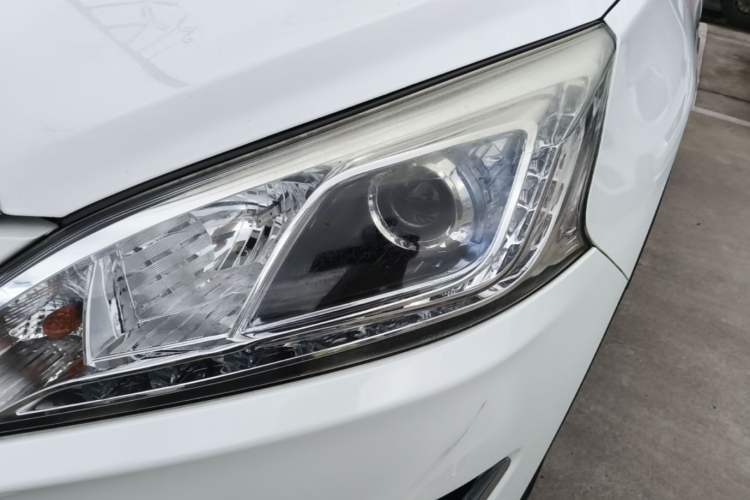 Used Luxgen U6 SUV 2015 1.8T Fashion-Upgraded Model Left Front Headlight