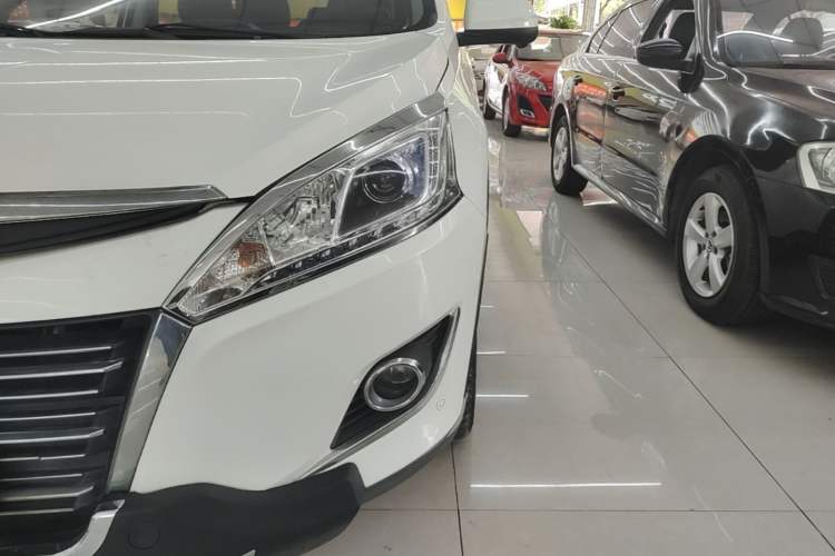 Used Luxgen U6 SUV 2015 1.8T ZhiZun Model Left Front Headlight