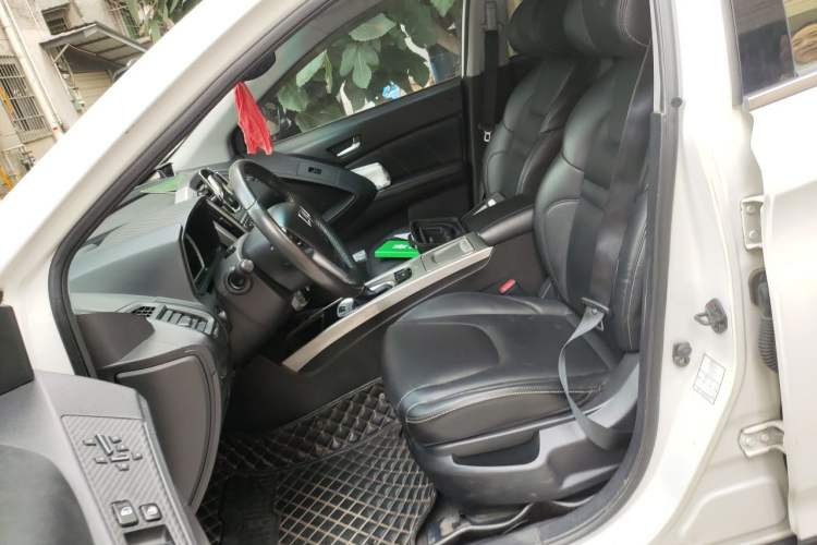 Used Luxgen U6 SUV 2015 1.8T ZhiZun Model Left Front Seat