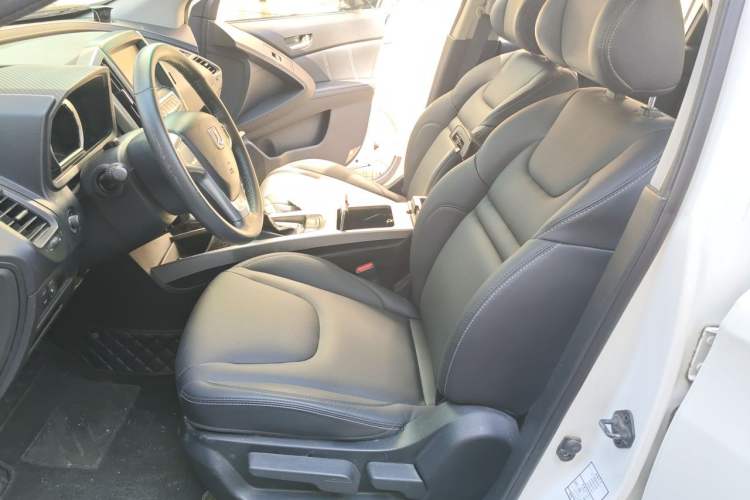 Used Luxgen U6 SUV 2015 1.8T Fashion Edition Left Front Seat