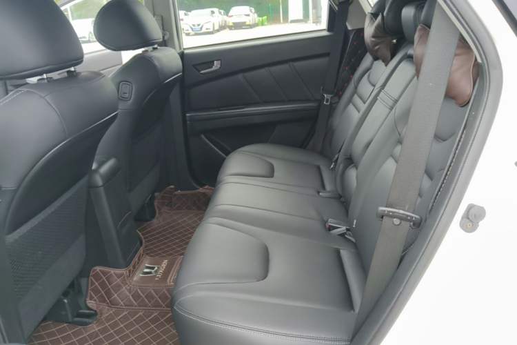 Used Luxgen U6 SUV 2015 1.8T Fashion-Upgraded Model Left Rear Seat