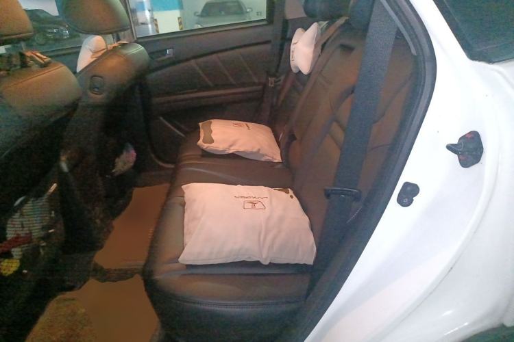 Used Luxgen U6 SUV 2015 1.8T Fashion-Upgraded Model Left Rear Seat